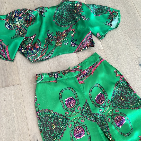 Top and pant set. Size small - Picture 3 of 4